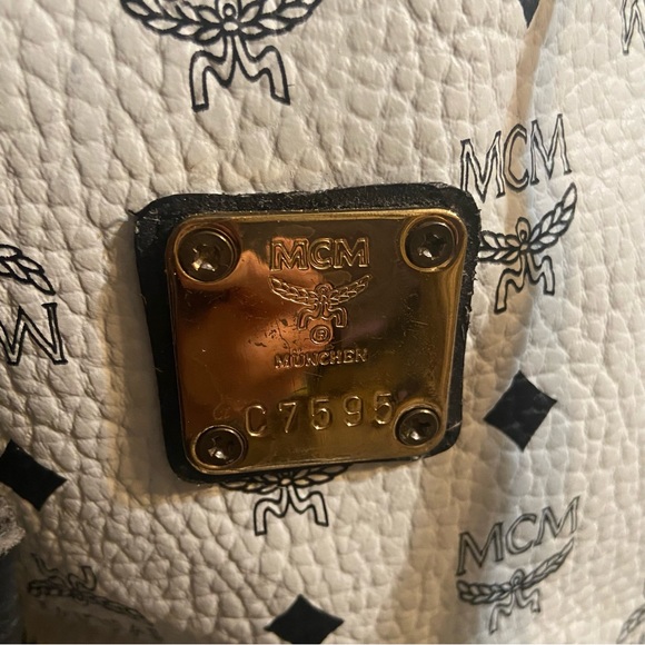 MCM drawstring bucket bag crossbody - Picture 8 of 8